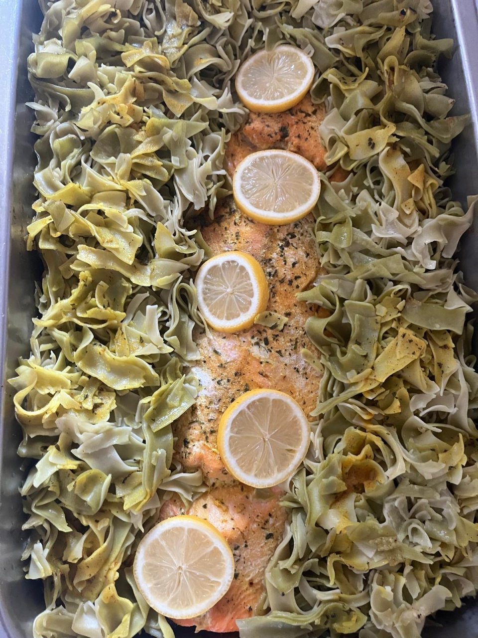 Norwegisches Lachsfilet auf Kohlblattbett